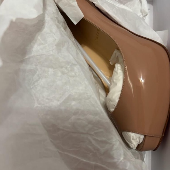 Christian Louboutin New Very Prive 100 38.5 Nude Color-New Never Worn $1,000 - Picture 4 of 7